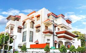 Ullas Hotel 3*