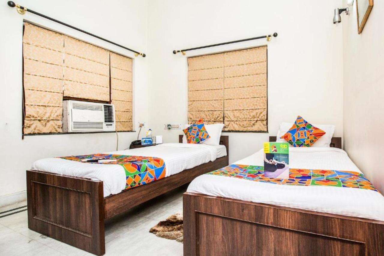 Hotel Ullash Residency: Spacious Salt Lake Retreat with Parking Salt Lake City Exterior photo